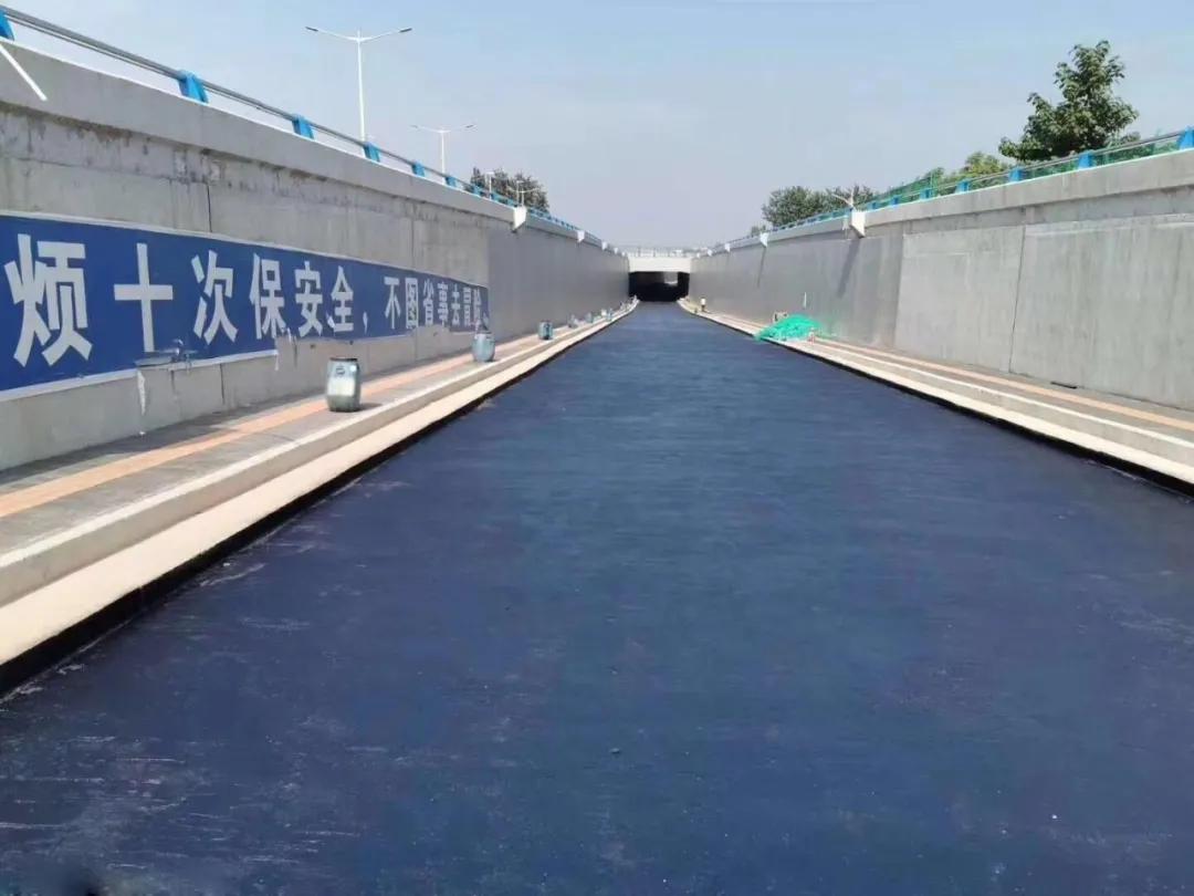 对于桥面防水来说，防水涂料层是最重要的